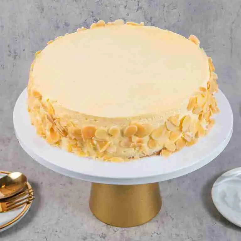 Rich Almond Bits Cheesecake